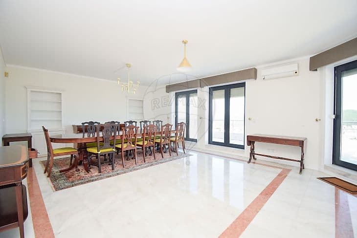 Duplex T5 de luxo à venda em Campolide, Lisboa